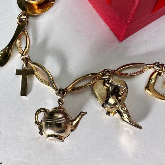 Vintage Sarah Coventry Goldtone Charm Bracelet 7.5" - Picture 10 of 13